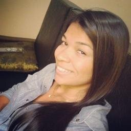 Estudante de Psicologia que se agarra às palavras por instinto de sobrevivência.