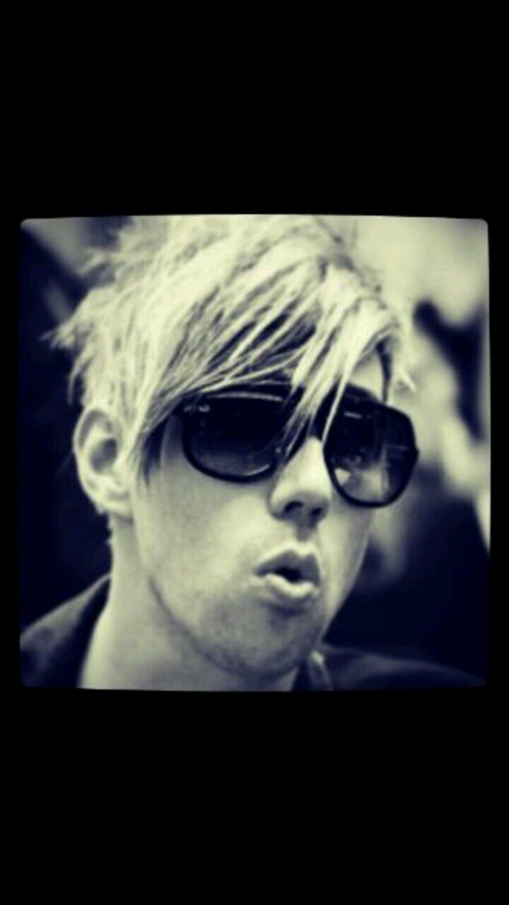 joshuaramsassy's profile picture. || I LOVE MARIANAS TRENCH WITH MY WHOLE ENTIRE LIFE|| JOSH RAMSASSY || instagram~ @desperatetrencher1d || I LOVE THOSE 4 GUYS NAMED AFTER A CRACK IN THE SEA ||