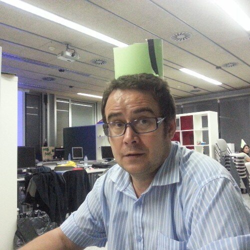 Me dedico al Montaje de Ordenadores y Mantenimiento de Redes y  Varios