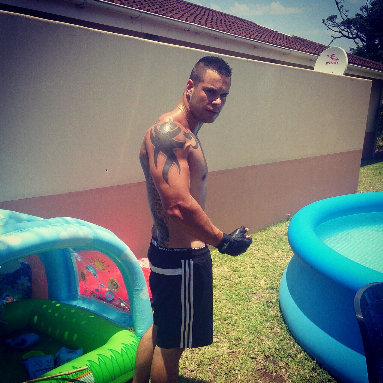 Italian residing in south africa,Entrepreneur,sports enthusiast,family oriented,party animal,adrenaline junkie.