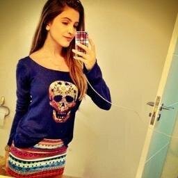 Não importa se você é gorda ou magra,Forte ou sensível,Morena ou Loira!!
Oque importa é qui você é MULHER!!!