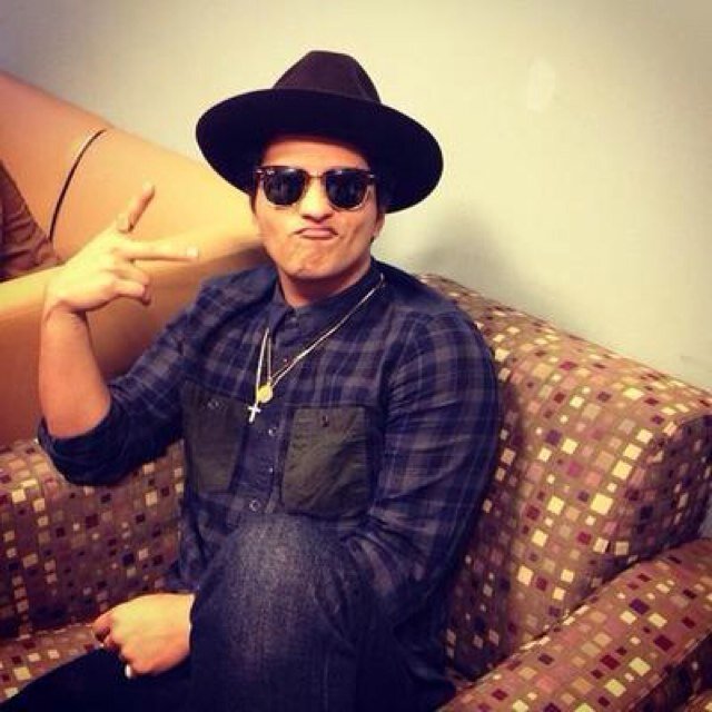 Bruno Mars sings what every girl wants to hear :) Inlove with @BrunoMars forever.❤ Hooligan til' last thump of my heart. ❤