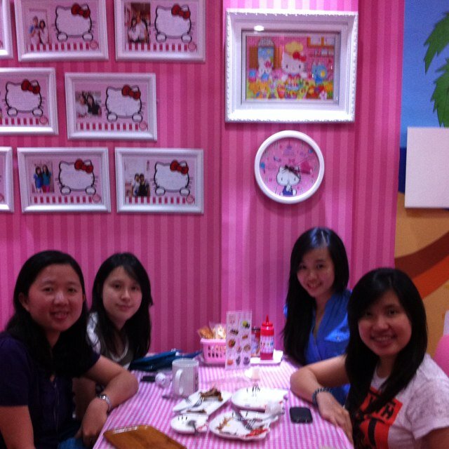 ria10_far's profile picture. 