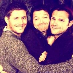 Twitter para os fãs da melhor série, Supernatural/Sobrenatural. Só seguir e avisar, seguimos de volta :)