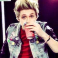 Sou fã dos 4 gays  e 1 bi , problem ? Emblem aqui /o/ Keaton Girl e Niall Girl 3