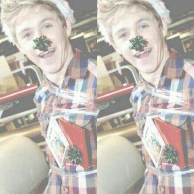 niall kiss!