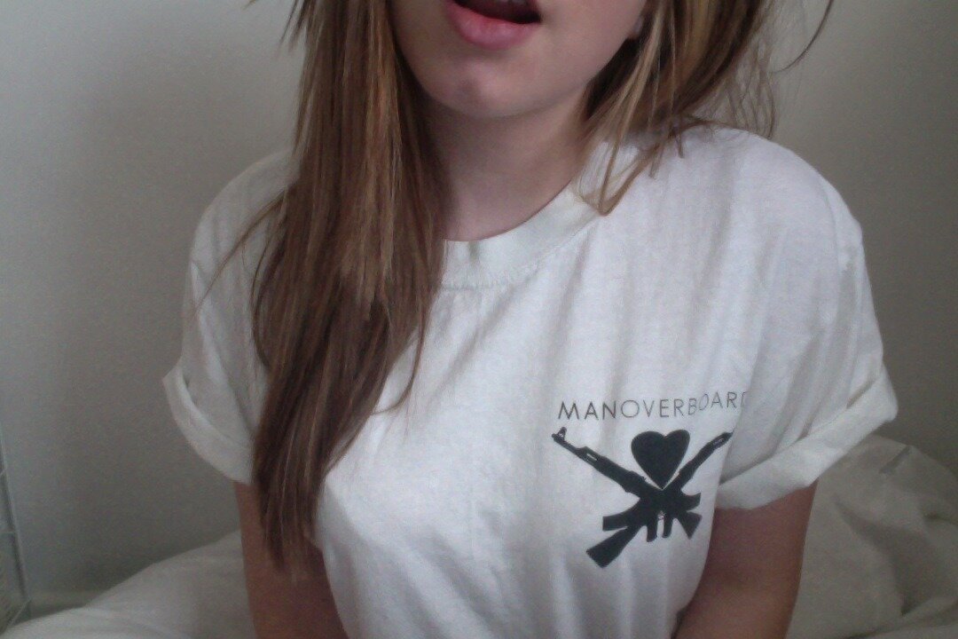 Ana // depressed // lonely and just want to be loved. help me get to 1k?