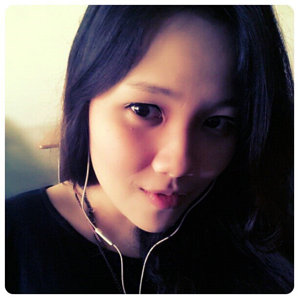 this my new twitter.delete the old one.thankyou:)