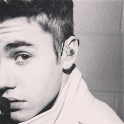 Dont follow this acc. Follow me on @5hmybiebs . Thanks beautiful x