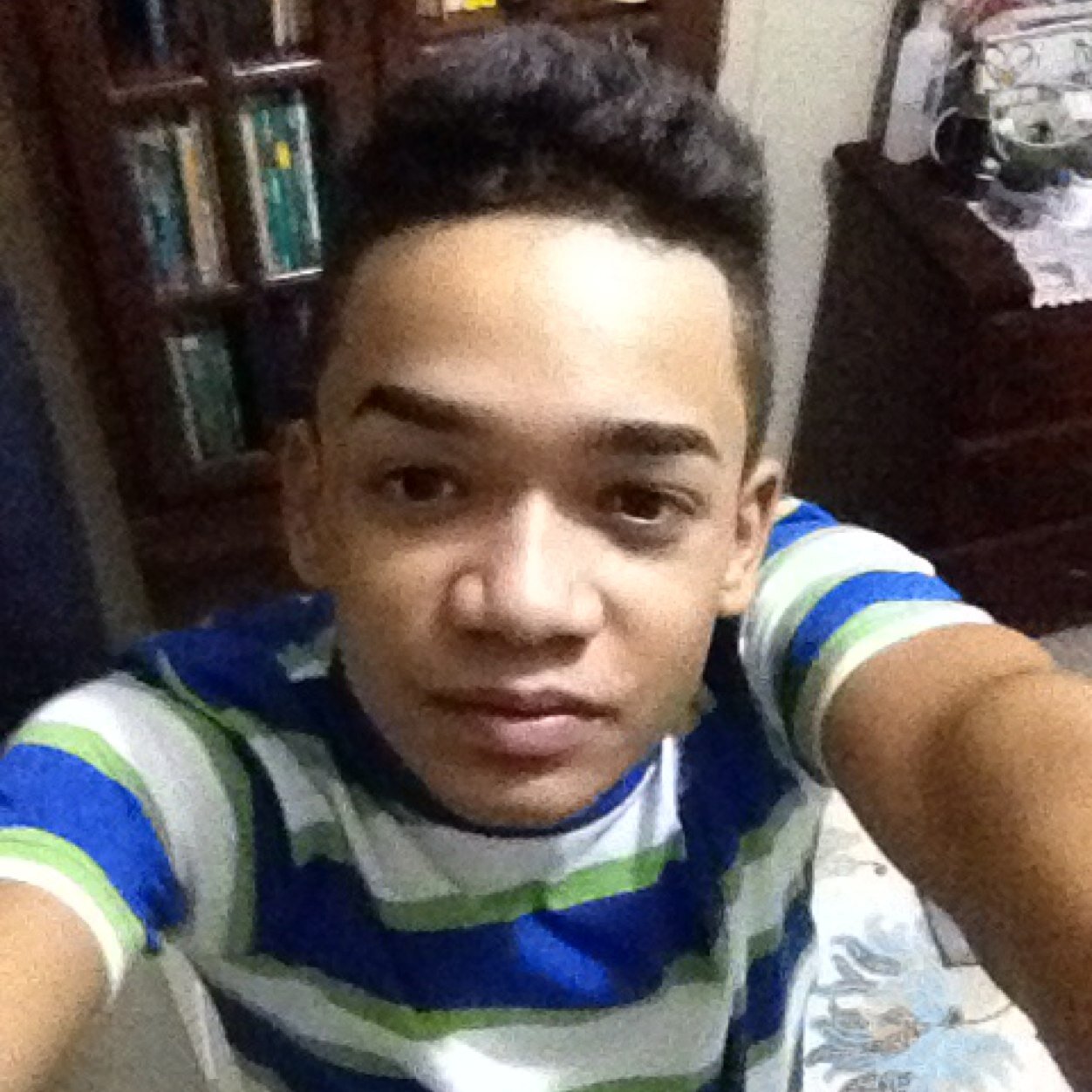 Welcome To My Twitter :] ♥ ~ Humilde,Super Jevi,Soltero ♥ ~ BBM 296AC356  ~ Sonrriele A La Vida :D ♥ ~ DiOS :) ~ Follow Me :]] #TeamFollowBack ~ Cree En Ti :))
