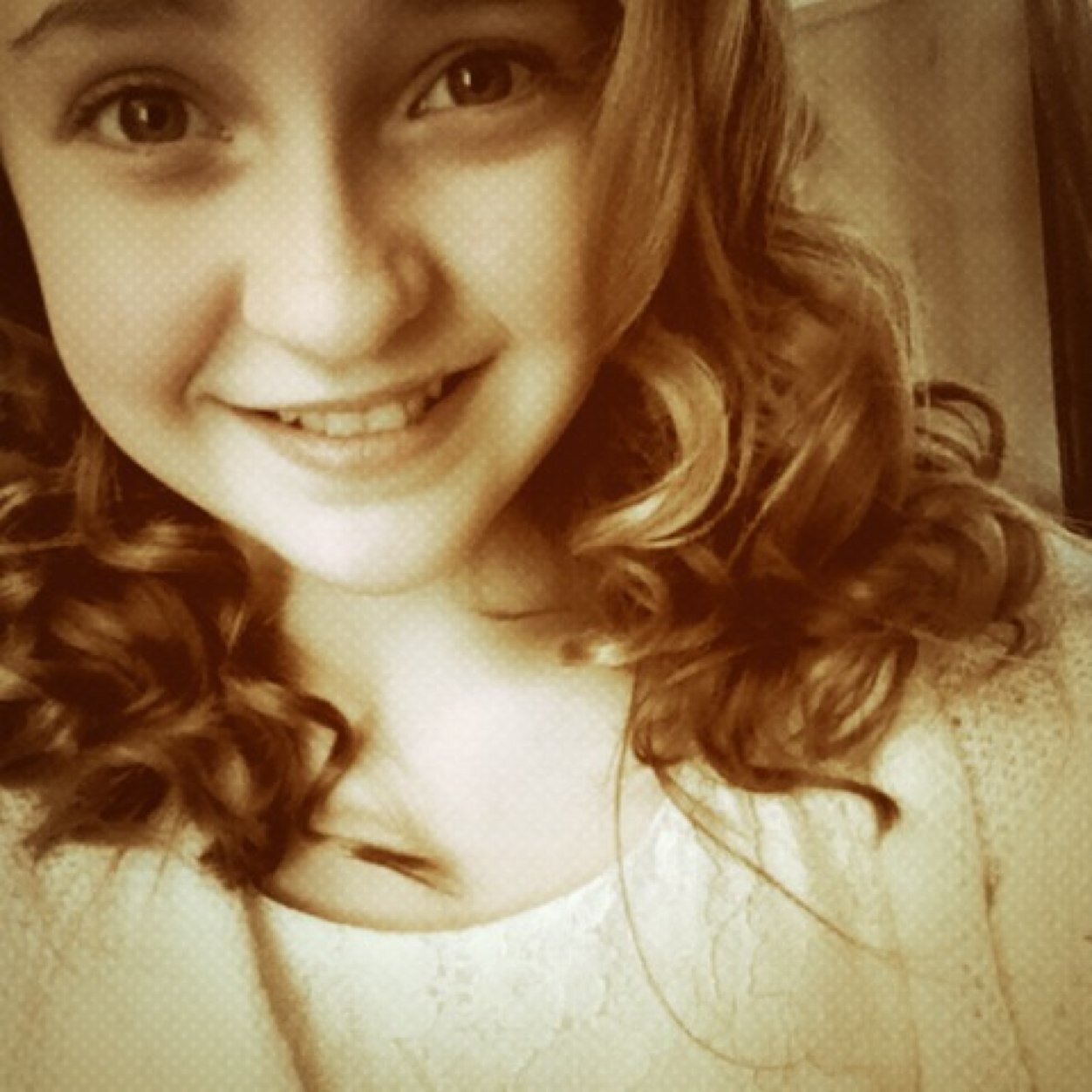 HIm in 7th grade 12 years young i like music and to sing and while your scrollin through my page you might as well click that fallow button i fallow back ;)