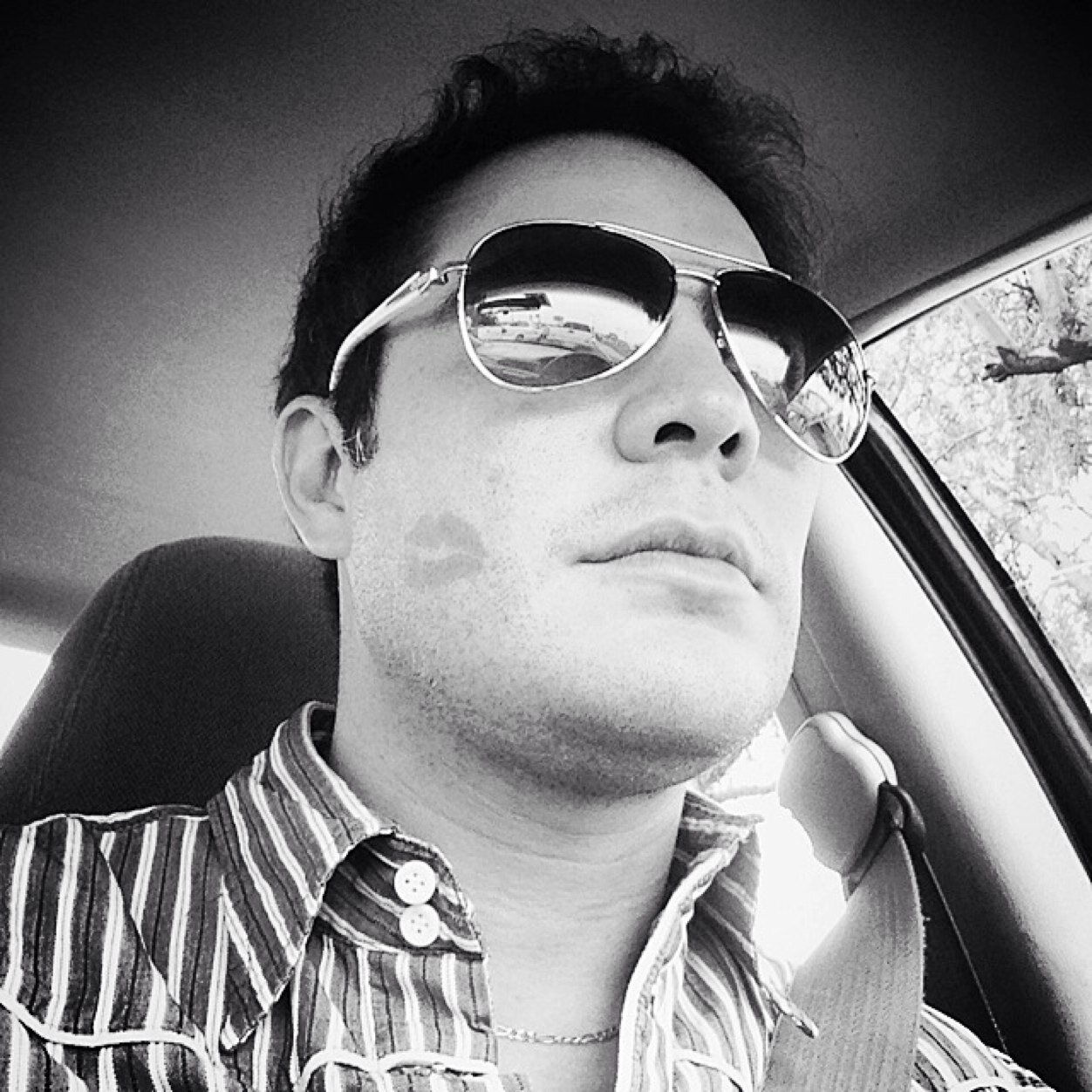 #Musica 🎶 #Negocios 💰 #Autos 🚗 #NFL 🏈 y #HeavyMetal 🤘🏼😈