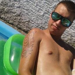 De tanto cair eu aprendi a derrubar.