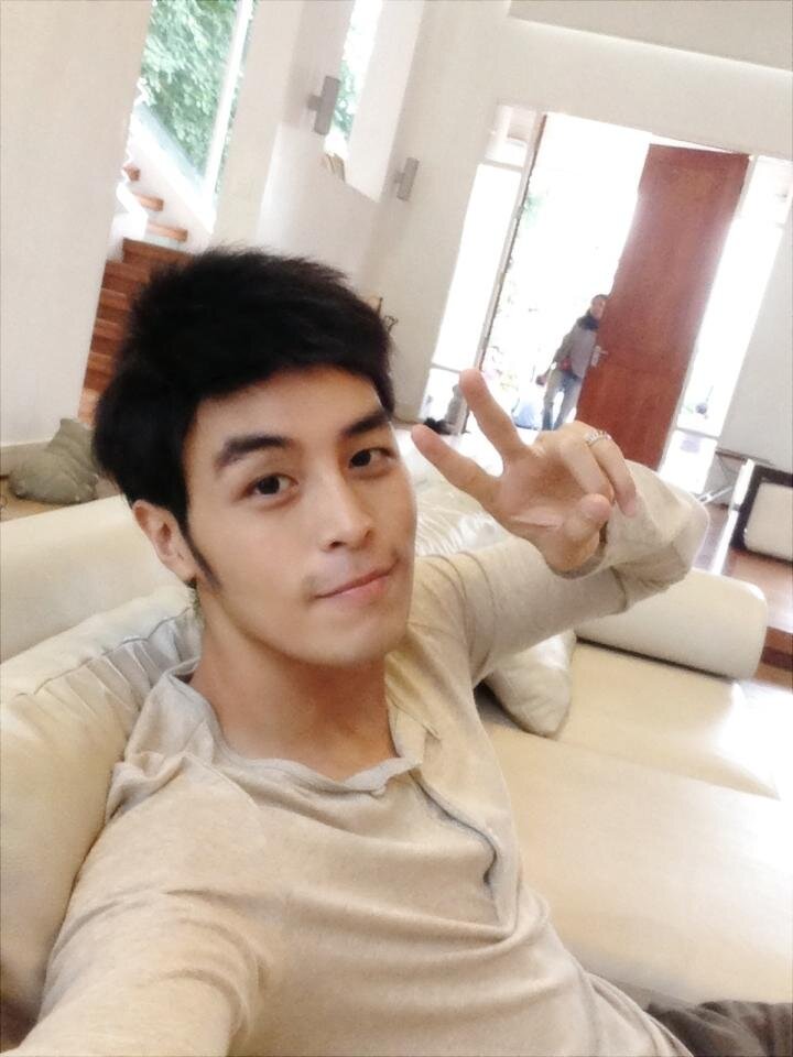 parkgooong's profile picture. คนเราควรอยู่กับปัจจุบัน อย่ามองย้อนกลับไปอดีต และอย่าเพิ่งคิดถึงอนาคต ถ้าทำปัจจุบันให้ดี อนาคตก็จะต้องดีด้วยอย่างแน่นอน ♥