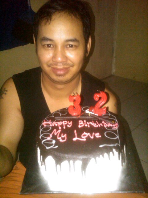 SStiagraha's profile picture. ALLAH TIDAK PERNAH JAUH DARI ORANG PERCAYA;KITALAH YANG KERAP MENGABAIKAN KEHADIRAN-NYA.