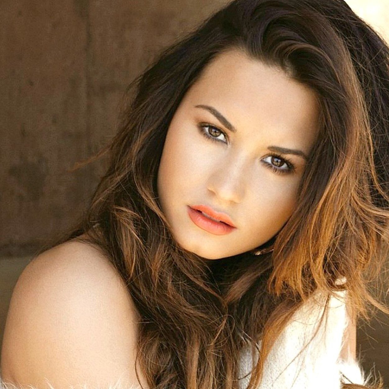 Hi! I'm Demi! Im taken by the beautiful @Fauxjenlawrance ! I love you so much baby girlā¤! If any one hurts my baby, you'll be sorry! My bffs are Hailey,Ali&Madi