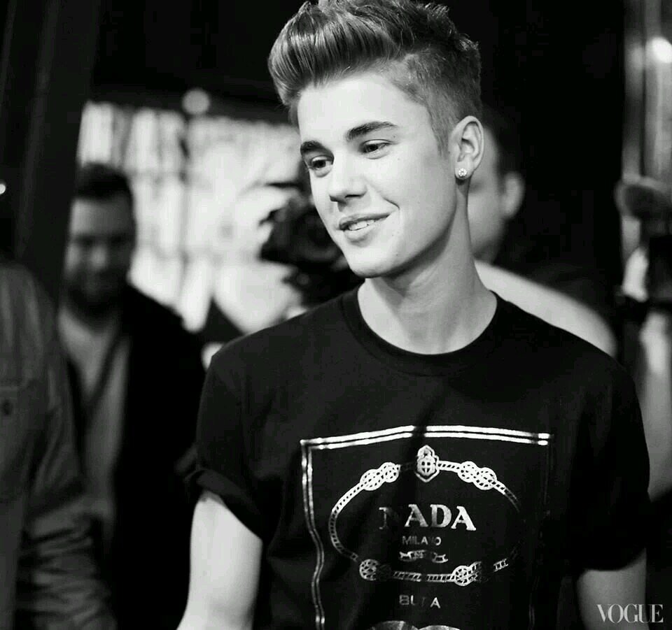 I give u a free follow, please follow @perfxcanada @awesomesince97x ♡