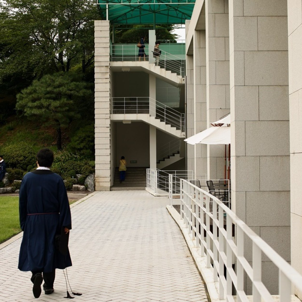 akwpzkdl's profile picture. 사진기는 장농에 넣어둔 자게이/ 철학전공 학생입니다. 뜨거운..것이 마음을 넘쳐 세상속으로 흐를수 있기를..