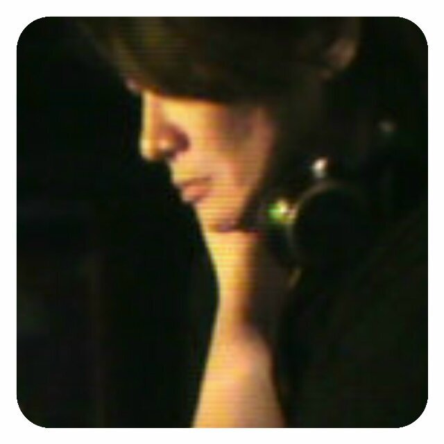 GRAPHIC DESIGNER + DJ + MOM