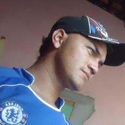 Amo viver e vivo sempre o agora. Adoro ter amigos e acredito que uma amigo de verdade é um irmão que escolhemos.