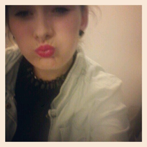 be yourself , nothing is better. ° Hou van je schatje xo Loiis