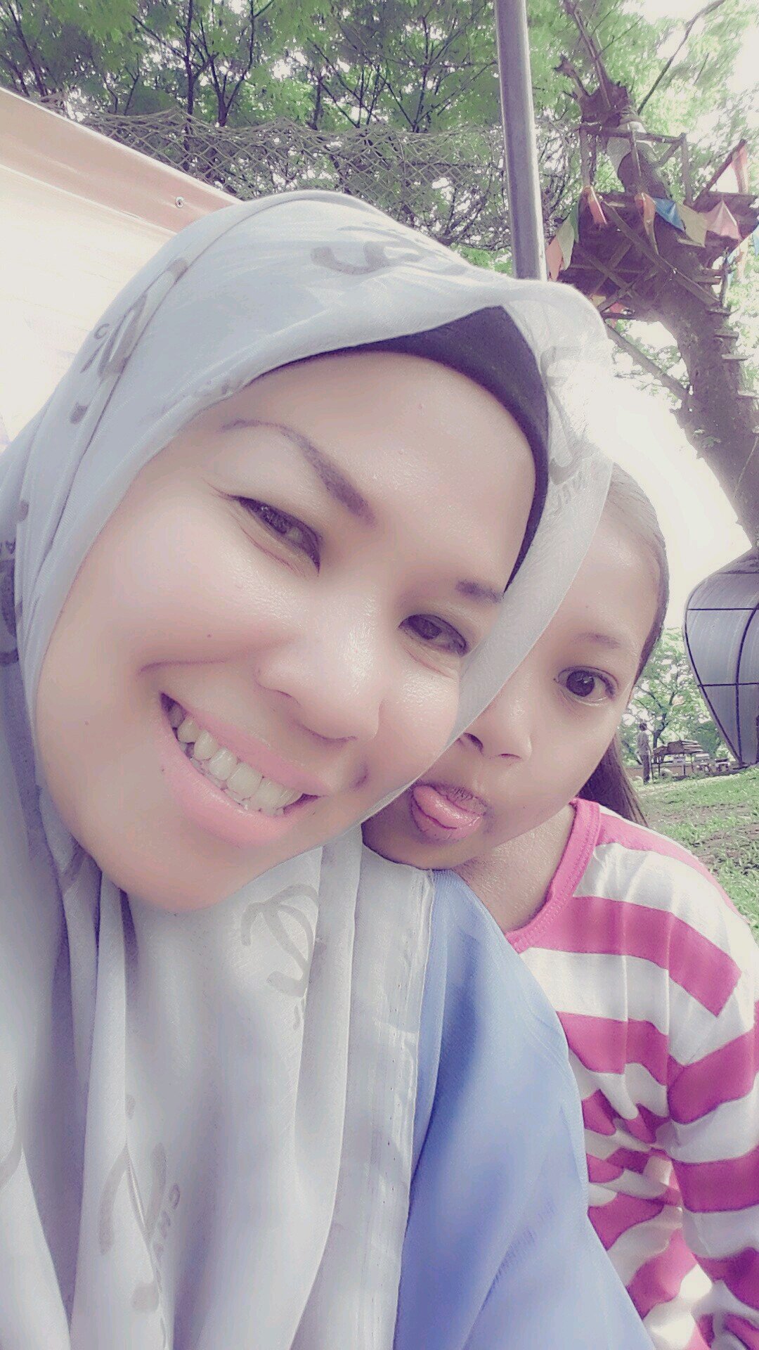 dewiq_08's profile picture. 