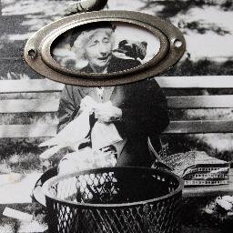 Passionnée de Scrapbooking et de loisirs créatifs, par les voyages, la photo, et la lecture.