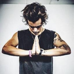 I'd love to be followed by the five components which formed my heart, my idols, Harry Louis Liam Zayn Niall! but they do not know that I exist :C !!!