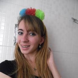 Quem sou eu?
Pra ser visto com amor
Mesmo em meio ao pecado
Tu me fazes levantar ♪ (...)