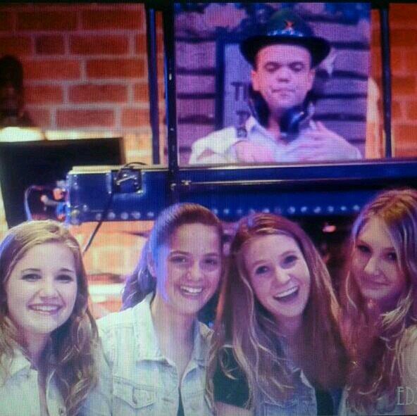 bestfriends w/ @xmariskajanssen @Romyhoenselaarx en @xtaralange ♡♥♡♥