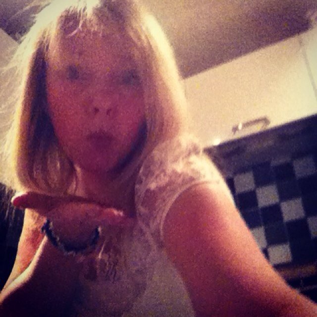 i love life, dance, fun, and all my friends I enjoy making new friends and chatting to all different people