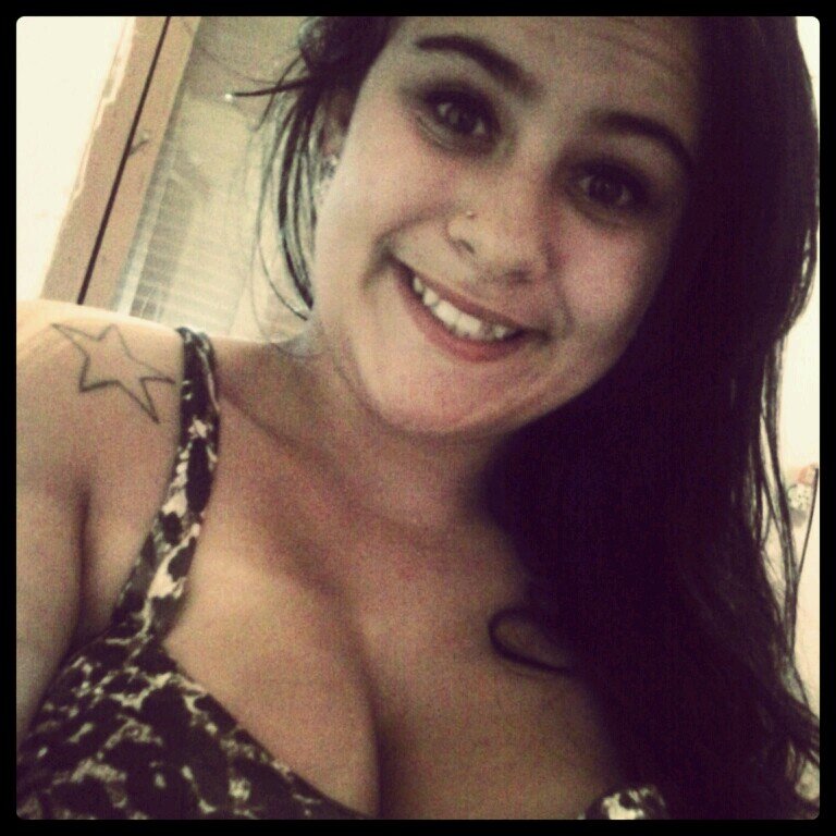 tipo uma foto com sorriso inocente mas a vida tinha um plano e separou a gente ♫