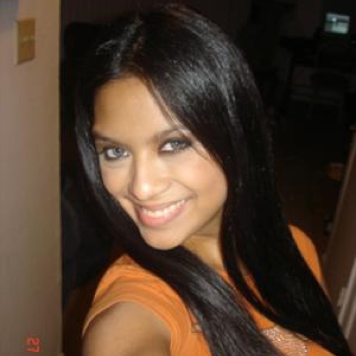 Hello! Its me! (Profile pic) and my friend Alice (Header) Follow me i follow back :)