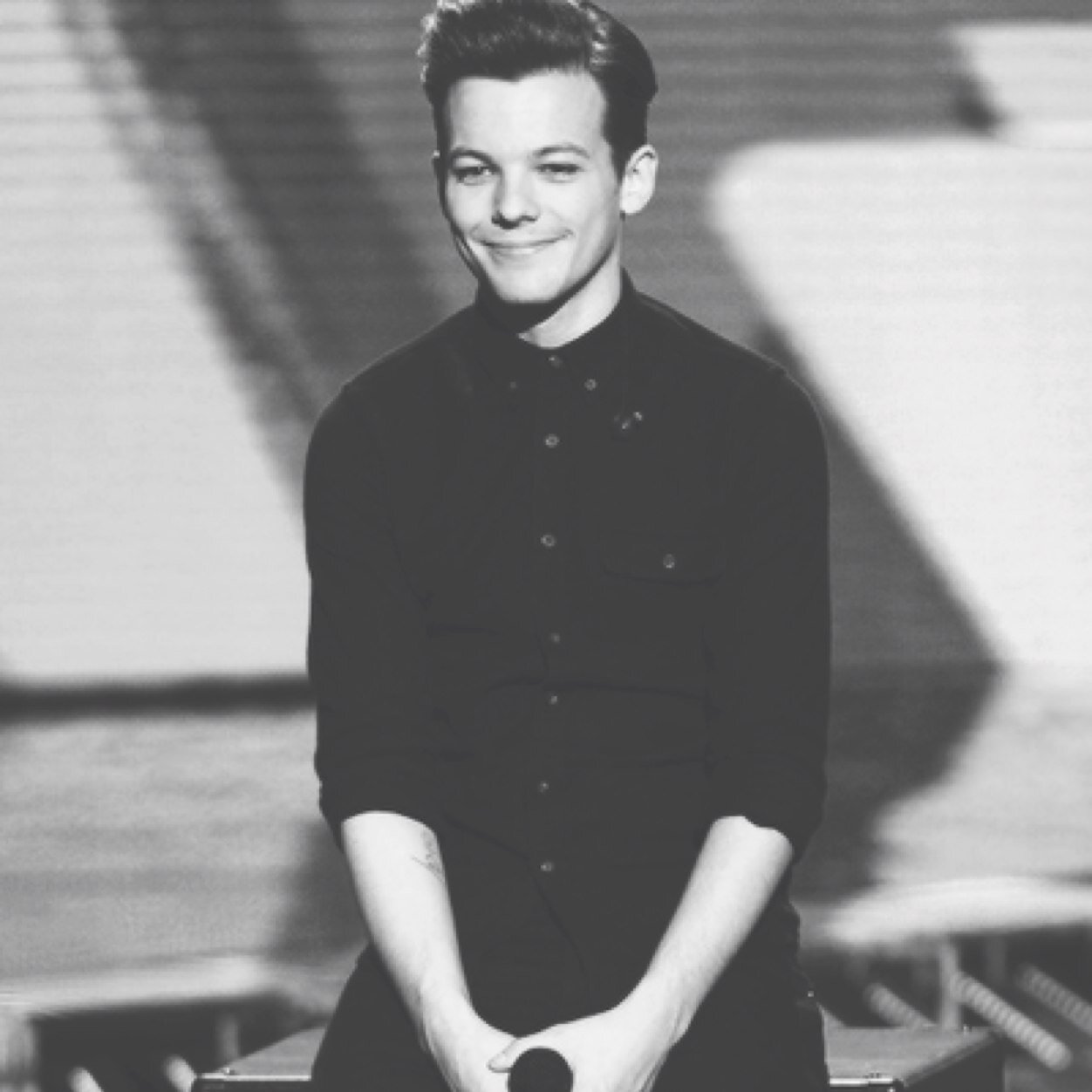 free follow follow @harrylustt in return! may follow back!! ily get her too 500 and she will follow everyone back 100% !!