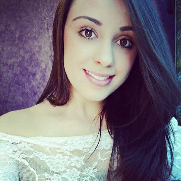 Sou uma menina,  alegre =) bonita sqñ  adoro praia s2 , tenho 19 anos, verdão s2 @neymarjr s2