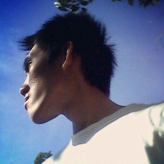 Hanya manusia biasa! | What are you looking?