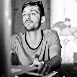 lacalone's profile picture. Amo molto parlare di niente. E' l'unico argomento di cui so tutto.