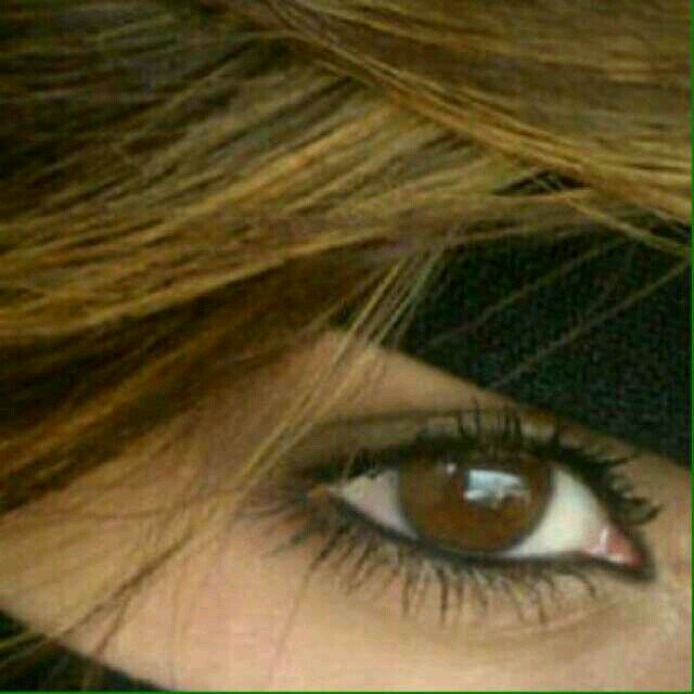‏‏‏‏‏‏‏‏ اعشُق الشعر وشَاعره نوعا مـأ ، هادئََه انطوائٍيه ويقال عني مغرؤره لااني لااخَالط السفهاء ، بداخلي كومةة حزن واتيت لتفرغتها بحرؤفيٌ