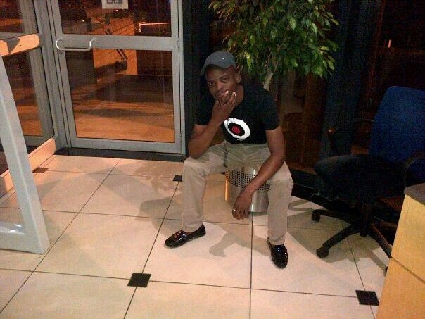 sbumkhungela's profile picture. GET RICH | OR /\ DIE  TRYING  WE HUSTLE :-)