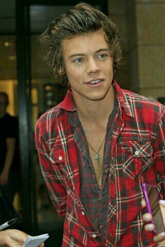 HII  JUST GAVE YOU A FREE FOLLOW FROM @iharryshands FOLLOW ME ON THERE