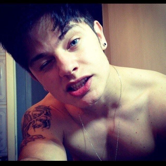 Amor incondicional por esse  guri . Um guri que deixa suas fãs orgulhosas a cada dia . Nosso gaúcho preferido . te amo @chrisleao . since : 29/07/1