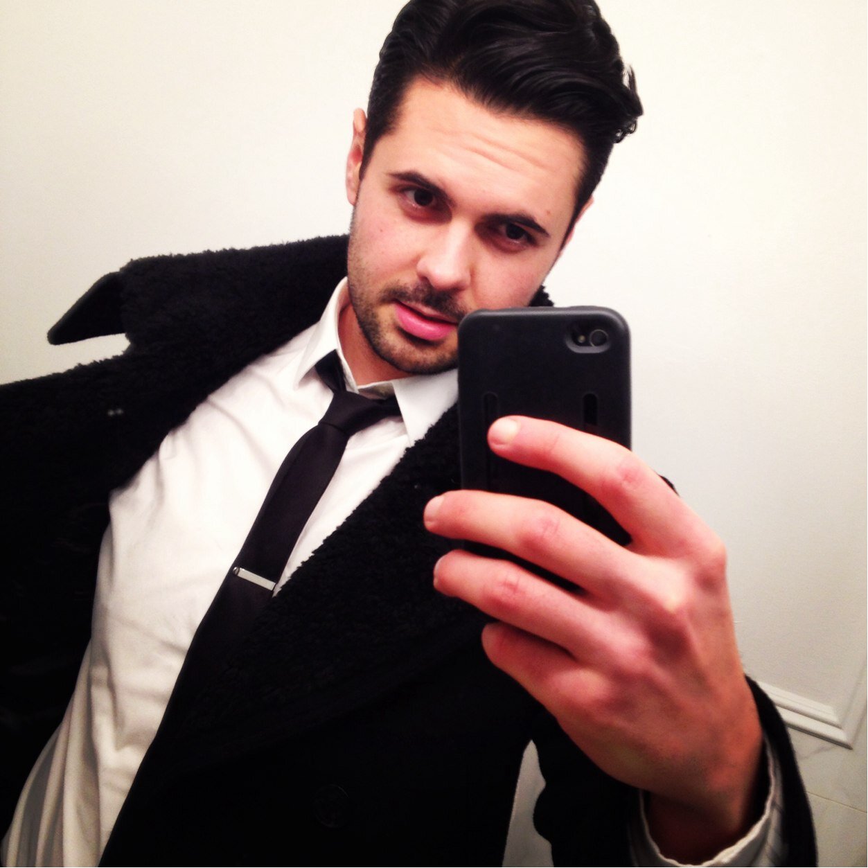 Professional Hairstylist specializing in Cut and Style, Fashion, Editorial, and Beauty.       NYC ,LA , MIA
