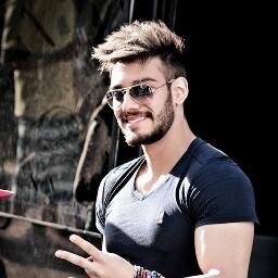Fã Lucas Lucco'.. tee amoo muito, muito' ele é inspiraçao? siim,tudo qi faço pensando nele!! LL amoo' sz   @LucassLucco,Seguiu :11/08/13