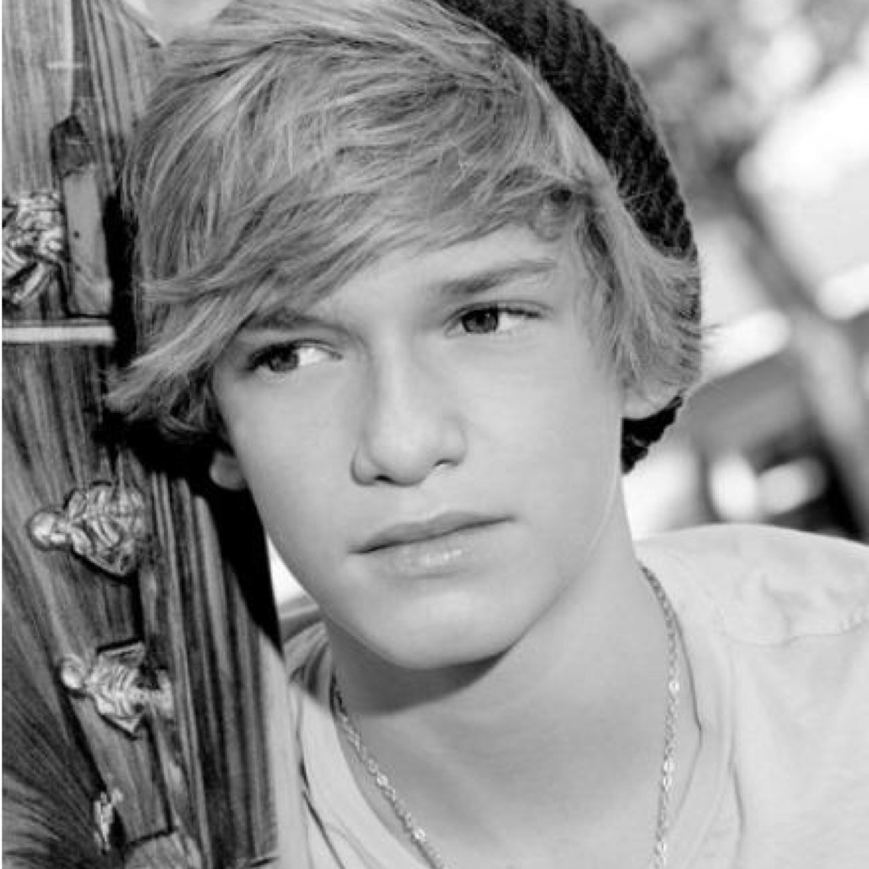 Flounder_McFish's profile picture. Even though her adventures can be scary, she's my best friend || @CrimsonBeaute