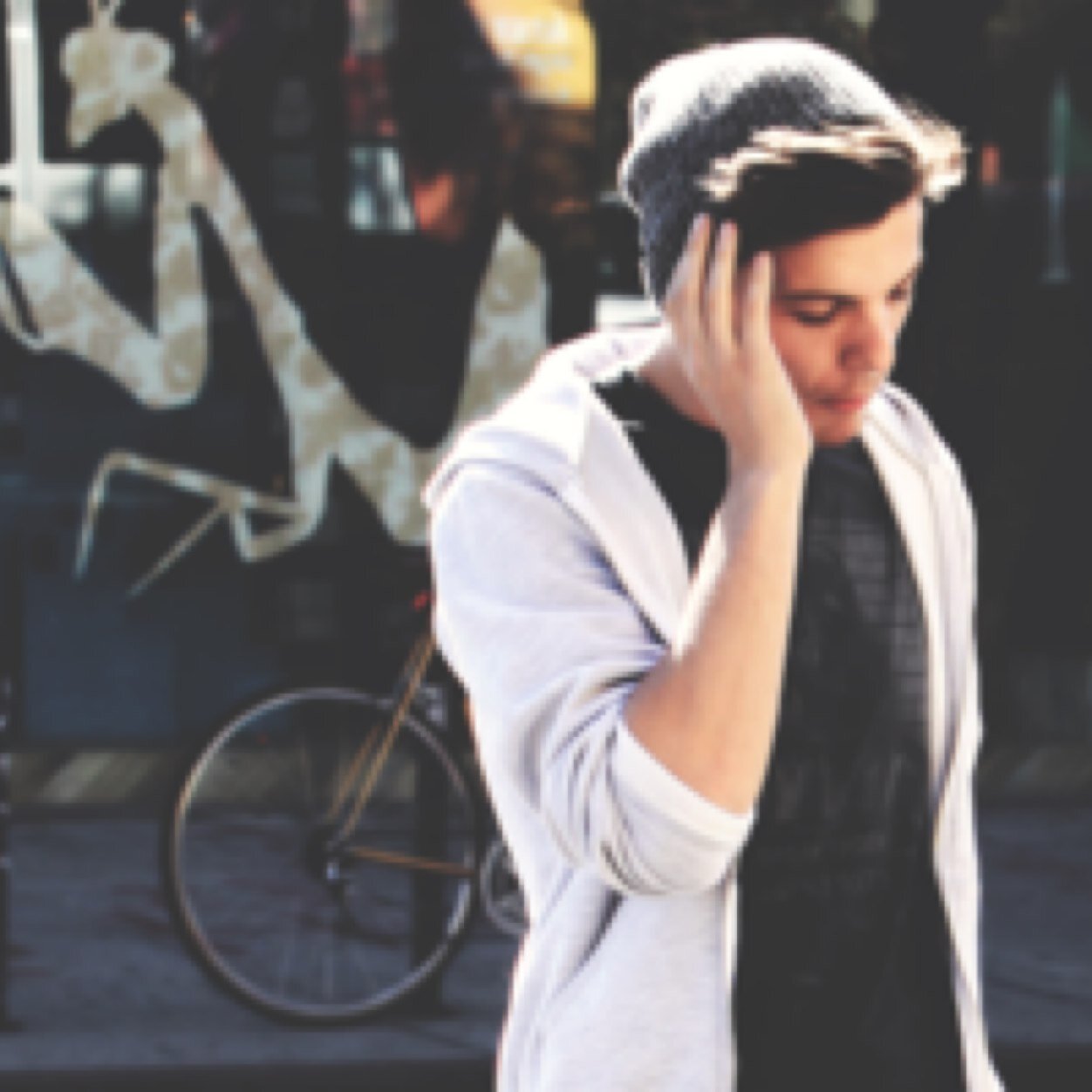«Non pensavo che mi potessi cambiare la vita così radicalmente,eppure l'hai fatto»
Music is always there for me.