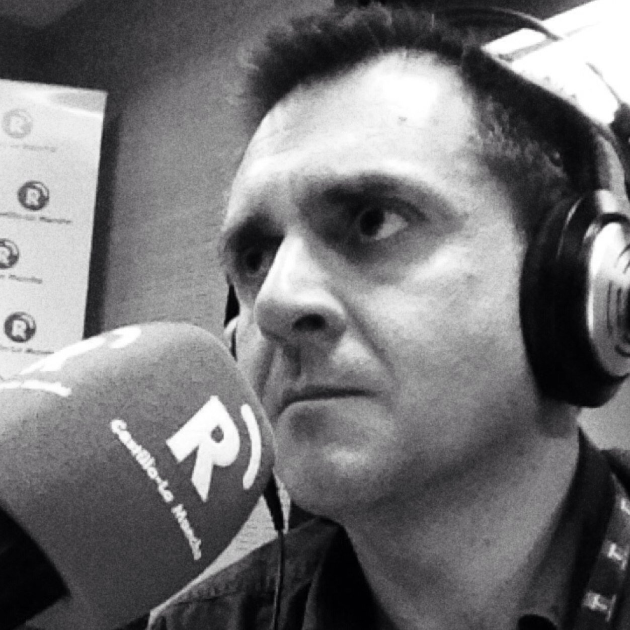 Periodista de la Radio Televisión PÚBLICA de Castilla La Mancha CMM. Experto en agroalimentación. Dirijo y presento @elcampocmm, y siempre estoy A Pie de Campo.