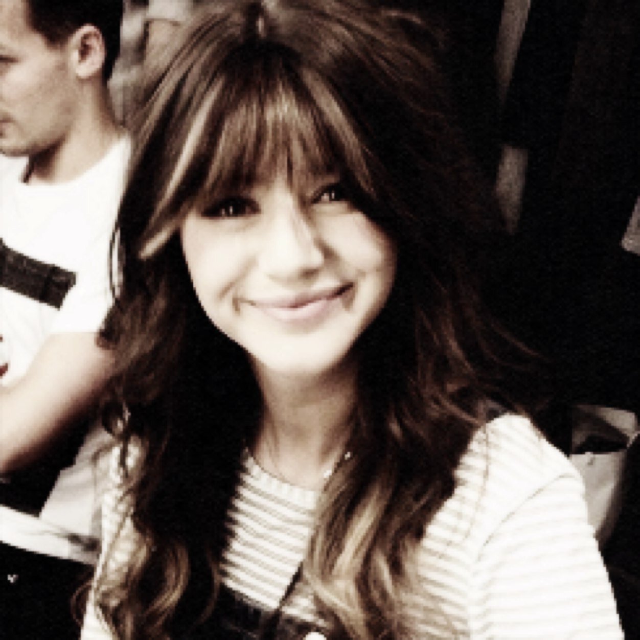 This is a support twitter for the beautiful and wonderful Eleanor Calder! Free to ask questions :) Love you all xx