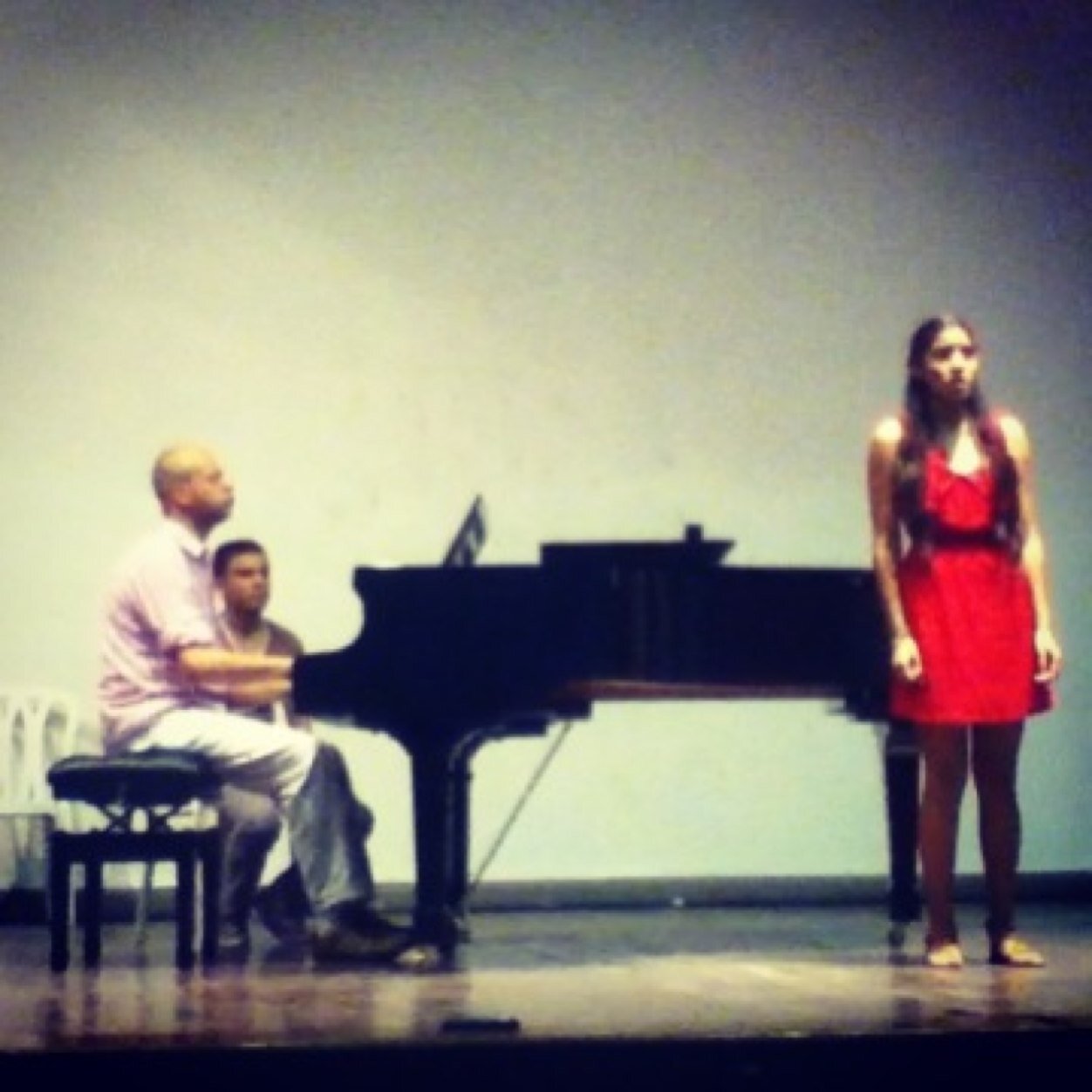 Bendecida hija de Dios. 
La música regalo de Dios en mi vida, su propósito y su voluntad mi meta. Dios con nosotros quien contra nosotros. Dios nuestra roca.