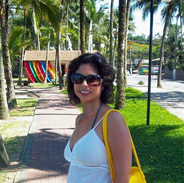 Writer and crazy about different cultures, yoga and Japanese food.