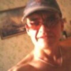- Мой сегодня добрый такой, выпустил меня с подругами погулять... Под подписку о невыпивке!